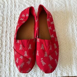 NWOT- MLB Los Angeles Angels Womens Slip On Canvas Shoes Size M
